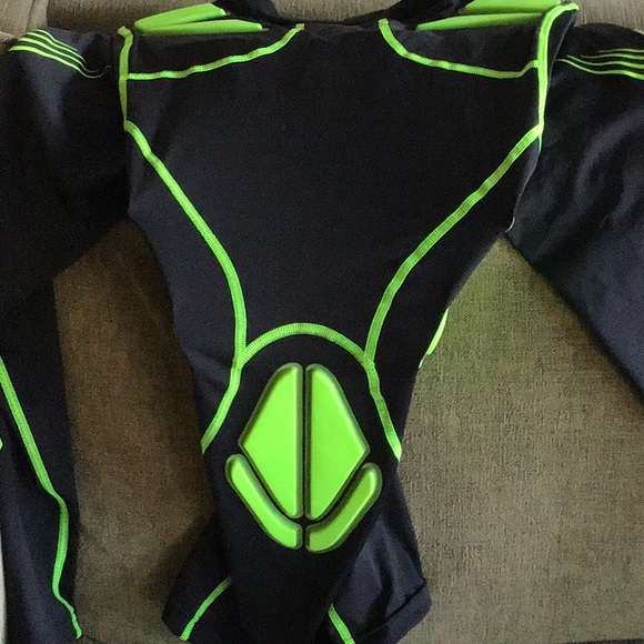 Protection compression shirt - Picture 6 of 6